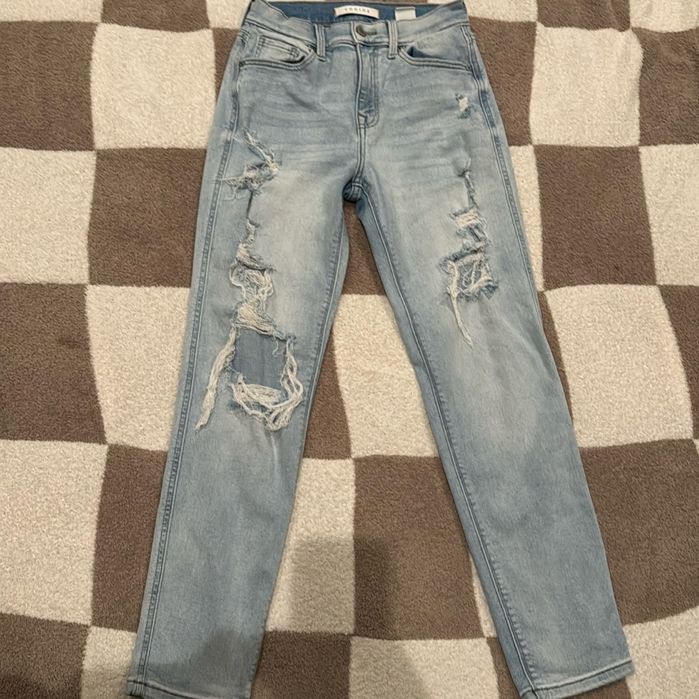Dry goods high rise boyfriend jeans. Never worn.